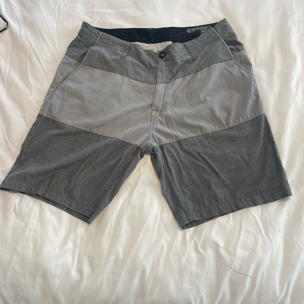 Volcom Charcoal surfing shorts